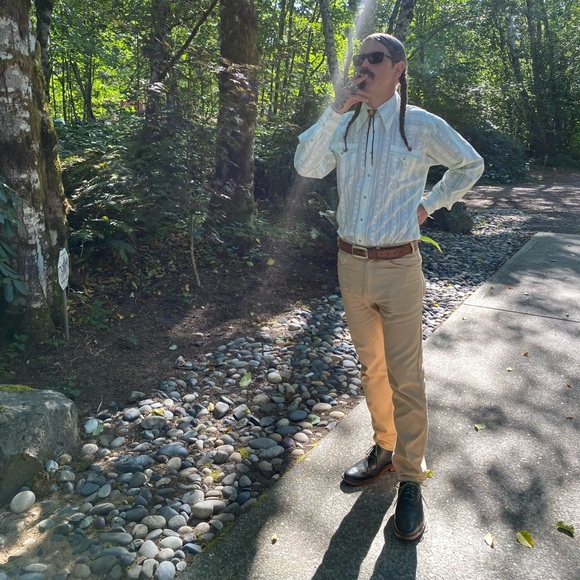 Meet your Posher, Kyle - Picture 1 of 1